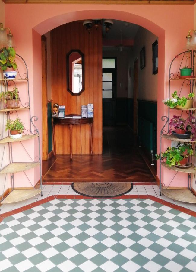 Russell'S Apartment Дингъл Екстериор снимка
